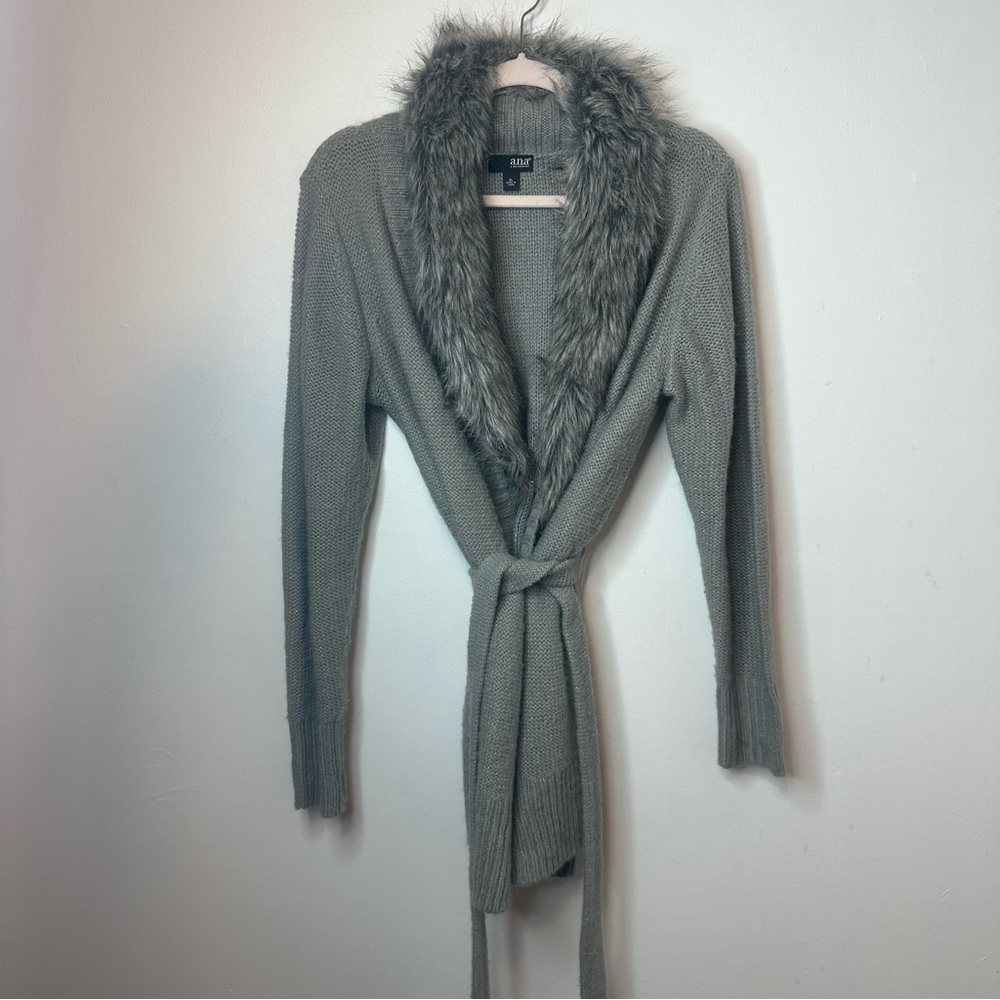 A.n.a. A New Approach Women’s Gray Faux Fur Neck Line Sweater XL Y2K Vintage